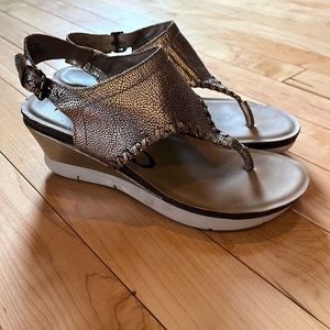 Women’s size 9 OTBT wedge sandals